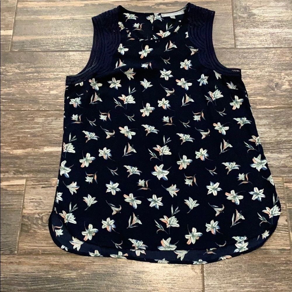 Danielrainn Floral Sleeveless Top. Size S